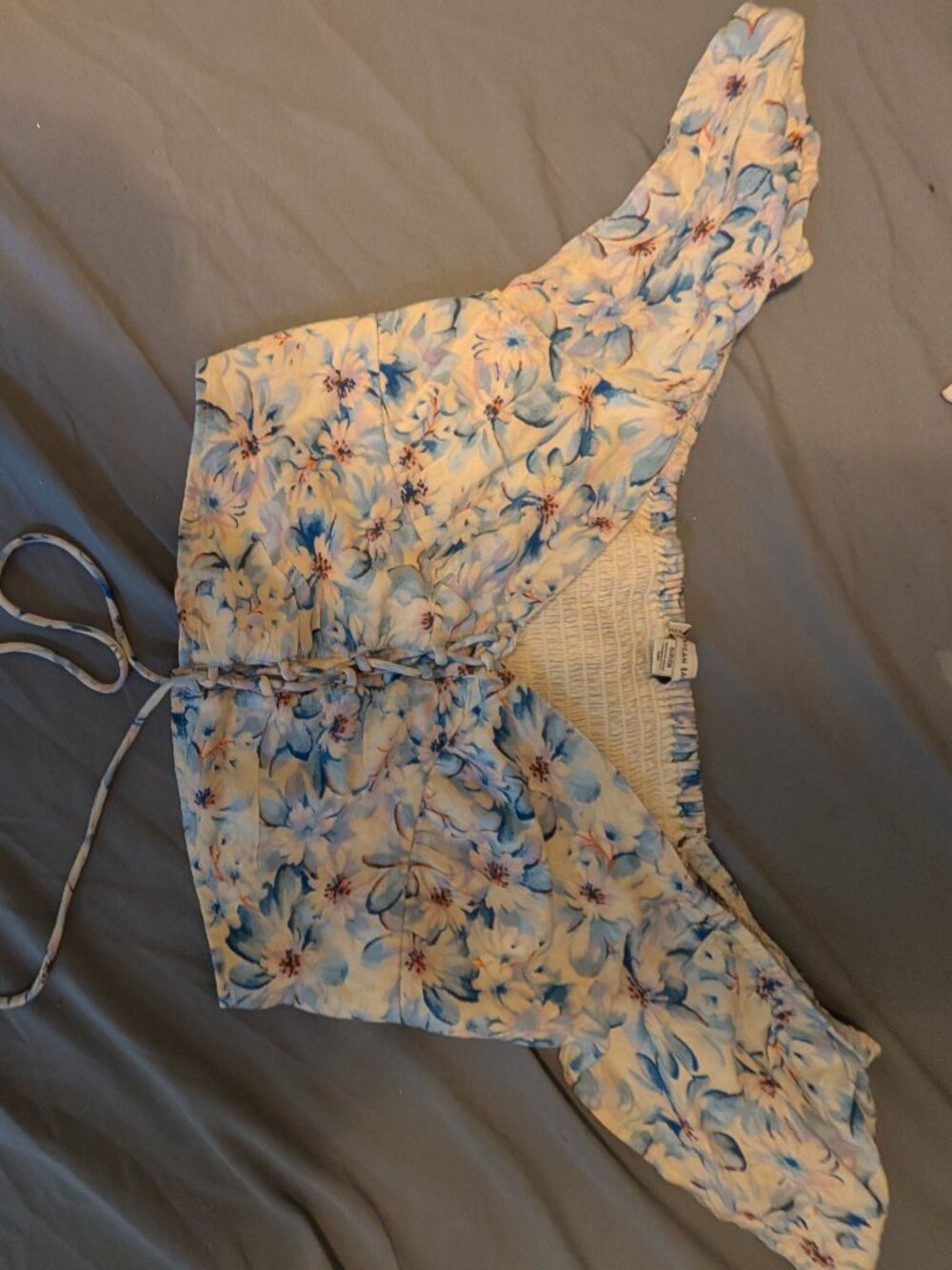 American eagle cropped shirt